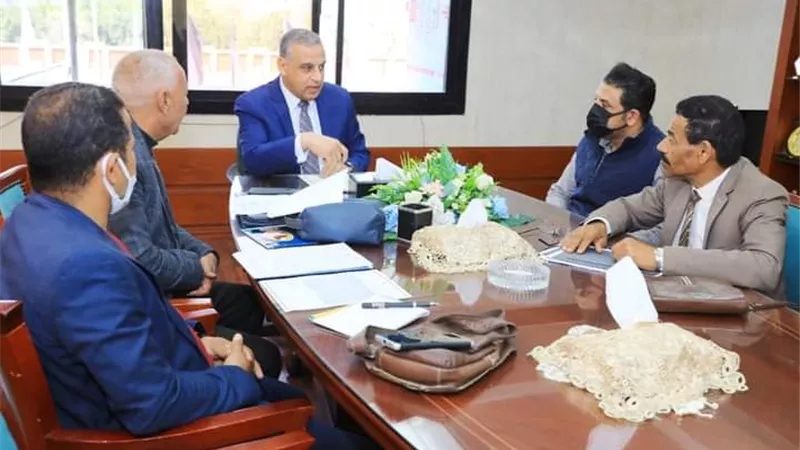 محافظ سوهاج يبحث استعدادات المحافظة لموسم توريد الأقماح 2022