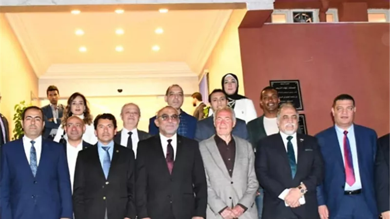 وزير الشباب والرياضة يفتتح المبني الإجتماعي بنادي الزهور مدينة نصر