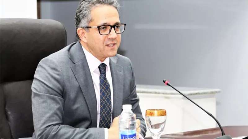 وزير السياحة يتابع آخر مستجدات الأعمال لتشغيل خدمات الزائرين بالمتحف المصري الكبير