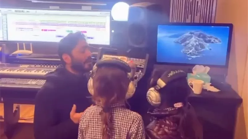 شاهد.. أول ظهور لأبناء تامر حسني في أغنية 