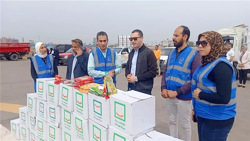 حياة كريمة توزع 12 ألف كرتونة رمضانية على المستحقين بكفرالشيخ