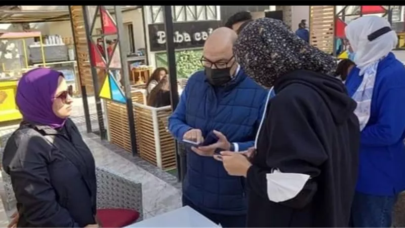 مدير صحة أسيوط يقود فرق طبية توعوية في إحتفالية بوم اليتيم ..صور