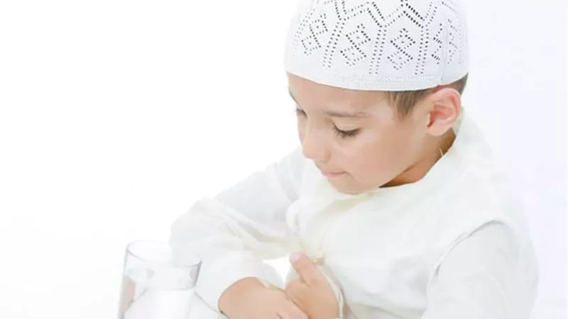 كيف أعوّد ابني صيام رمضان ؟ خبراء يجيبون