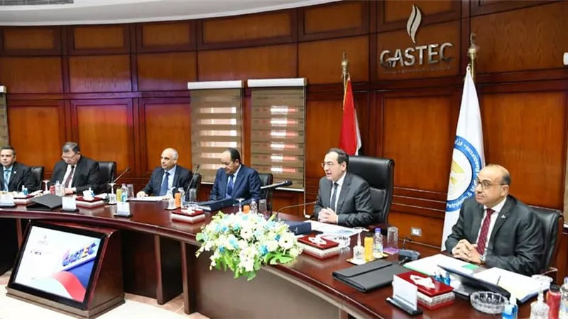 وزير البترول: الدعم الرئاسى أعطى دفعة مهمة لمشروع استخدام الغاز كوقود للسيارات