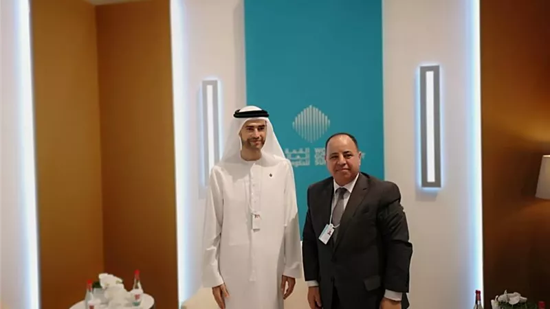 وزيرا المالية المصرى والإماراتي علي هامش القمة العالمية للحكومات بدبي