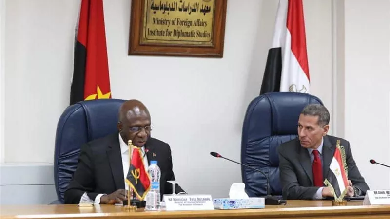 وزير الخارجية الانجولي يشيد بالدور المصري في دعم جهود السلام والاستقرار بالقارة الإفريقية