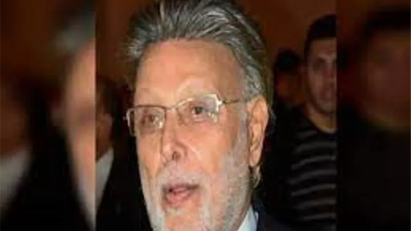 عبد الغفور يؤدى صلاة الجنازة على شقيقته بمسجد الحصرى