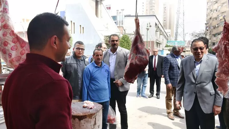 محافظ الشرقية يتفقد منفذ بيع اللحوم الطازجة بمدينة الزقازيق