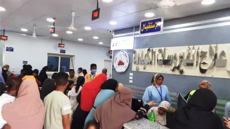 محافظ أسوان يتابع جهود القافلة الطبية المجانية بالرديسية تحت شعار 