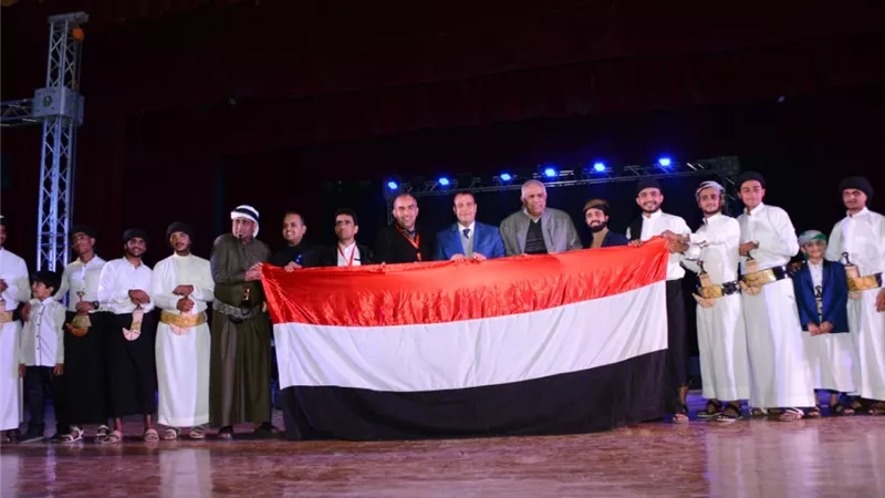 وزير التعليم العالي يتلقى تقريرًا حول المُلتقى الثانى لأسبوع الشعوب بجامعة أسيوط
