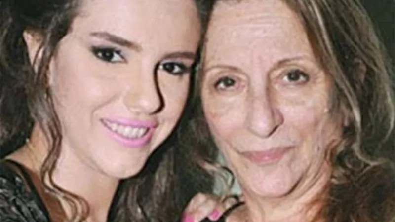 بكلمات مؤثرة ..دنيا عبد العزيز تستعيد ذكرياتها مع والدتها