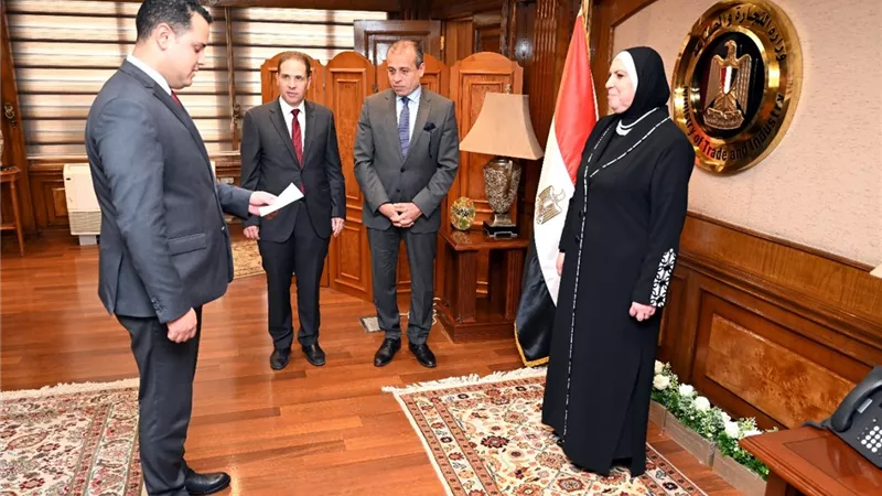 وزيرة التجارة تشهد مراسم القسم القانوني لدفعة جديدة من الملحقين التجاريين