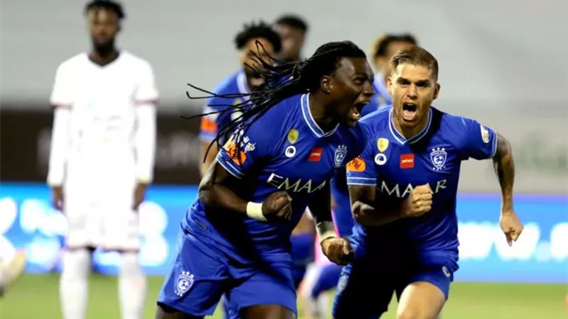 بالاسماء.. طاقم حكام مباراة الهلال السعودى والشباب فى نصف نهائى الكأس