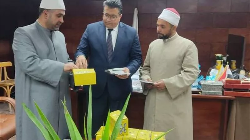 أوقاف جنوب سيناء تهدي مديرية التربية والتعليم بالمحافظة مجموعة 