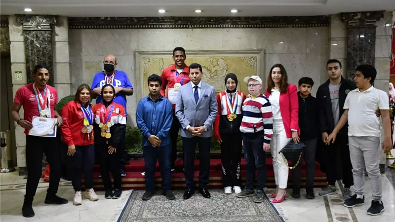 وزير الشباب يلتقى مجموعة من الأبطال الرياضيين من ذوى القدرات والهمم