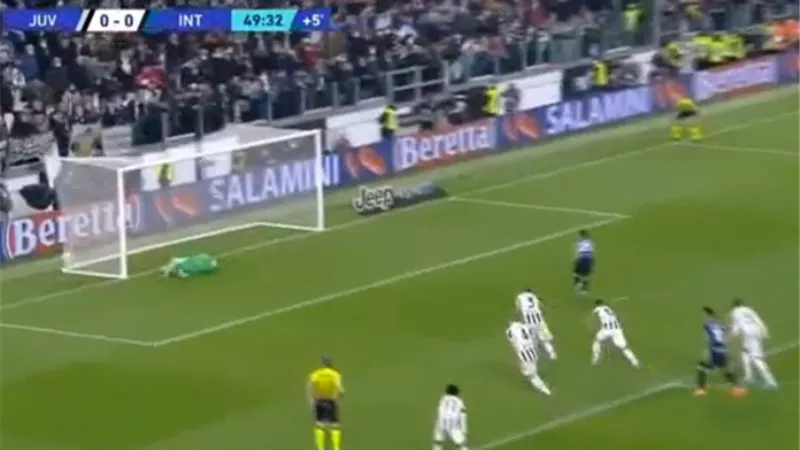 انتر ميلان يحسم ديربى الدورى الايطالى بالفوز على اليوفى بهدف اوغلو