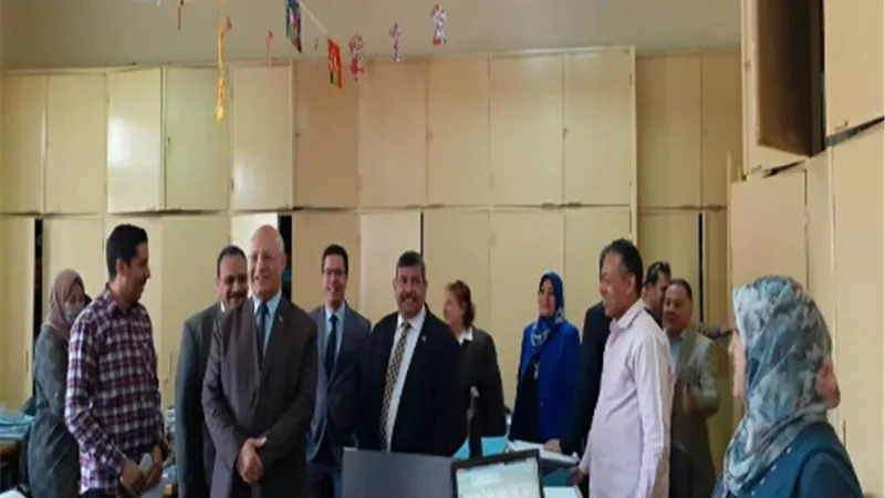 سوسه يتفقد إدارات العمل بجامعة بنها ويهنئ العاملين بحلول شهر رمضان الكريم