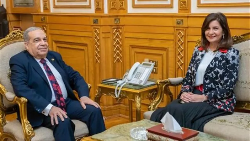 وزيرا الإنتاج الحربى والهجرة يشهدان توقيع بروتوكول تعاون في مجال تحويل مخلفات أشجار لورق وأسمدة ومنسوجات