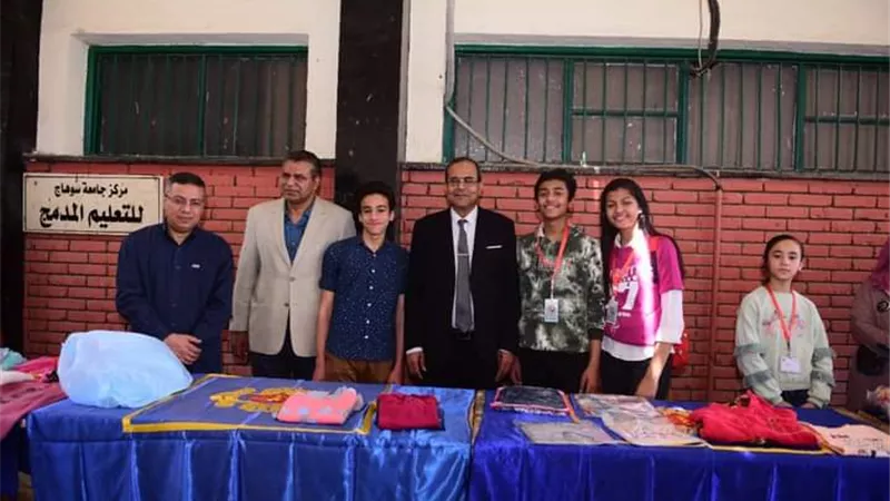 رئيس جامعة سوهاج يفتتح معرض برنامج الطفل الخيري للأيتام..صور