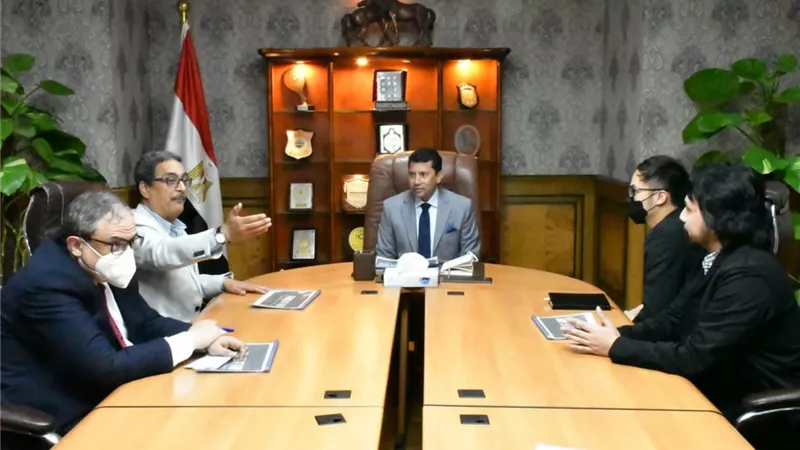 وزير الشباب والرياضة يبحث نشر الألعاب الإلكترونية العالمية على مستوى الجمهورية