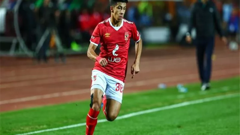 نجم الأهلي يتوجه إلى قطر لاستكمال التأهيل بعد جراحة الصليبي