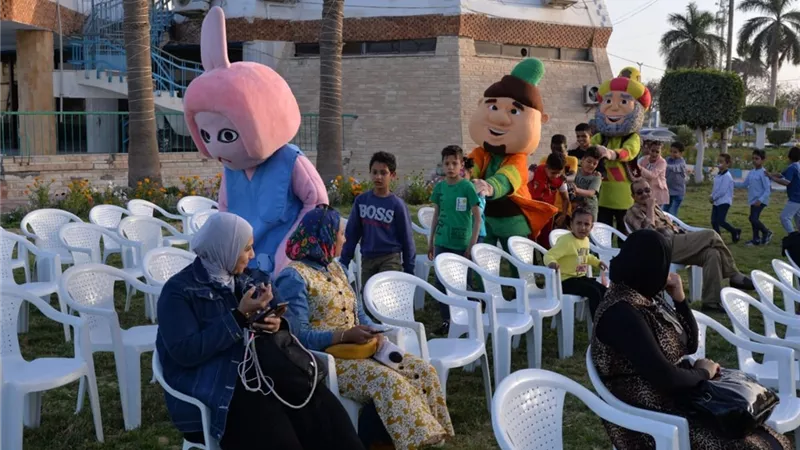 الإسماعيلية تحتفل بيوم اليتيم على ضفاف قناة السويس ..صور