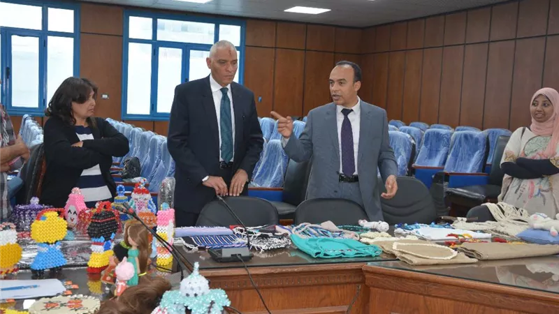 نائب محافظ المنيا : تفعيل التسويق الالكترونى للحرف اليدوية على منصة ايادى مصر