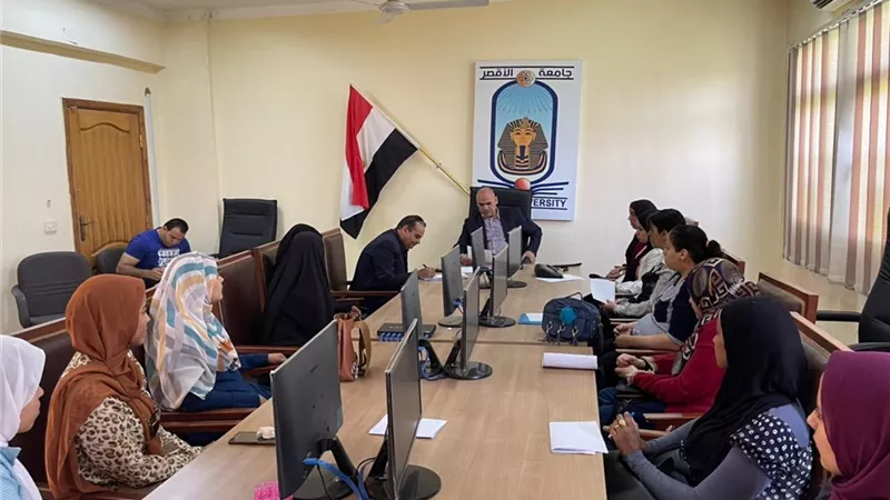 رئيس جامعة الأقصر يلتقى الدفعة الجديدة من المكلفات بالخدمة العامة