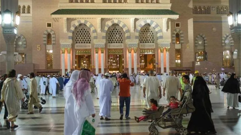 100 باب لتنظيم دخول المصلين بالمسجد الحرام