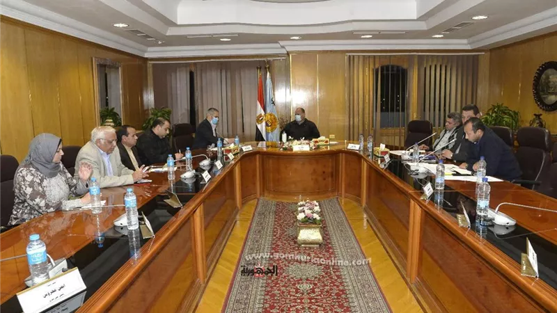 محافظ أسيوط يشدد على إزالة التعديات على الأراضي الزراعية أولاً بأول
