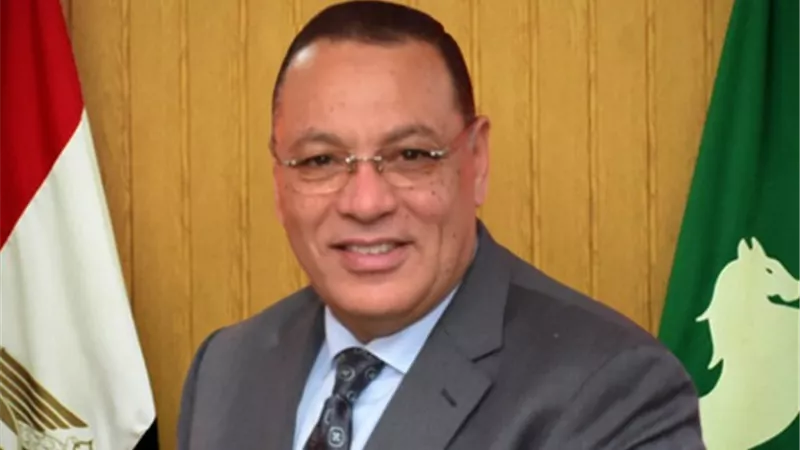 محافظ الشرقية يُتابع أعمال الرصف والتطوير الجارية بمنطقة حي الزهور بمدينة الزقازيق