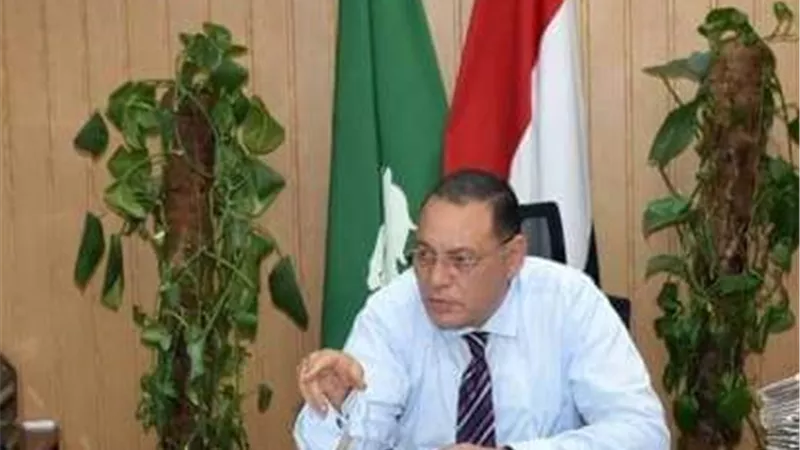 محافظ الشرقية يُتابع مع رؤساء المدن والأحياء حركة البيع والشراء بالأسواق والمحال التجارية