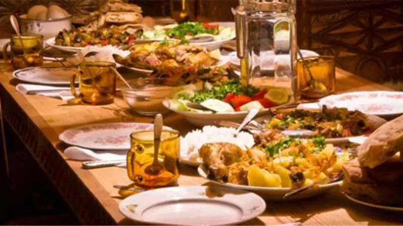 أخطاء كبيرة يقع بها الصائمون لحظة الإفطار