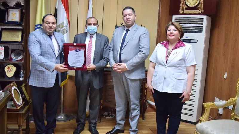 رئيس جامعة بني سويف يستقبل وفد المجلس القومي للشباب