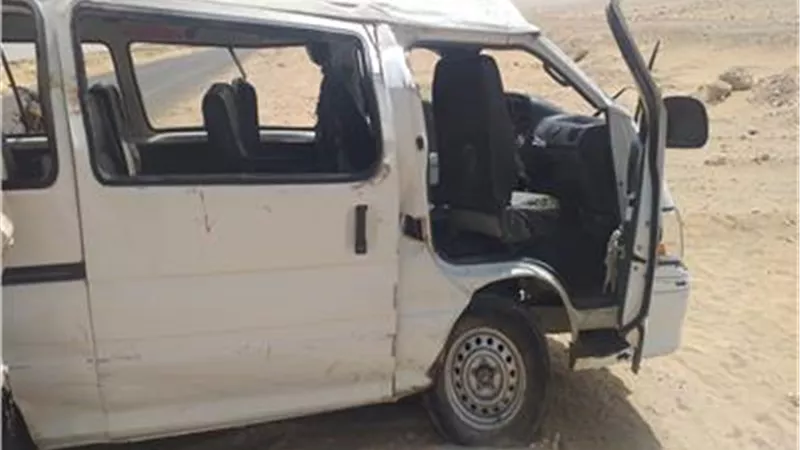 اصابة ١٤ بحادث انقلاب سياره ميكروباص بنجع حمادى