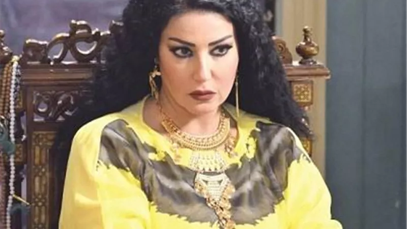 سمية الخشاب لمنتقدي صورتها بالحجاب