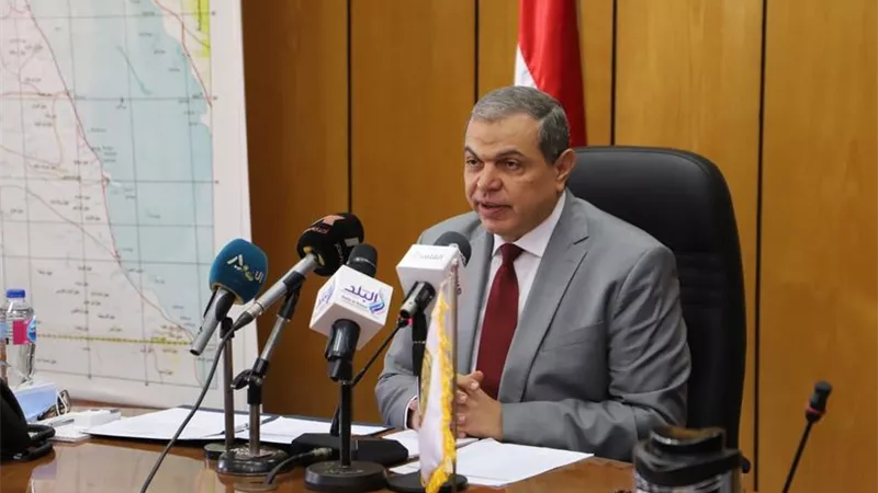 القوى العاملة: تعيين 902 منهم 15 قادرون باختلاف
