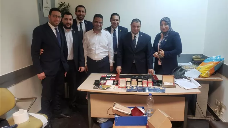جمارك مطار القاهرة تضبط محاولة تهريب طبنجة وعدد من الطلقات