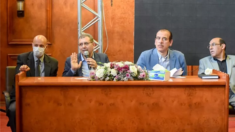 قنديل ومسعود يجتمعان بمديري الإدارات الصحية بالشرقية
