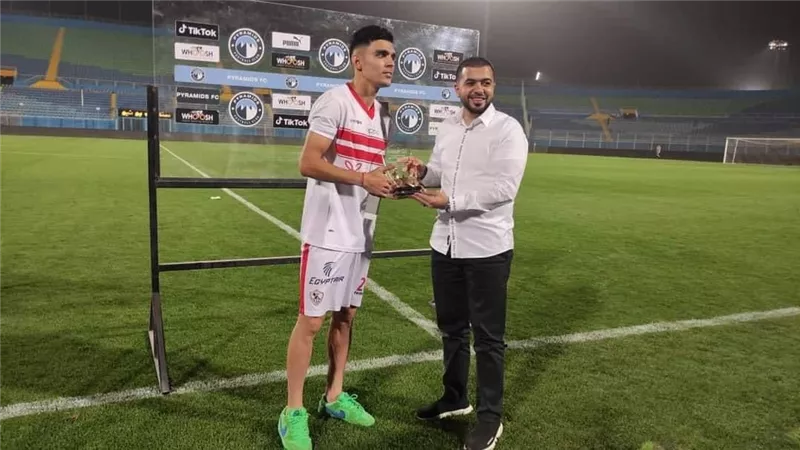 أشرف بن شرقي يتوج بجائزة أفضل لاعب فى مباراة الزمالك وبيراميدز