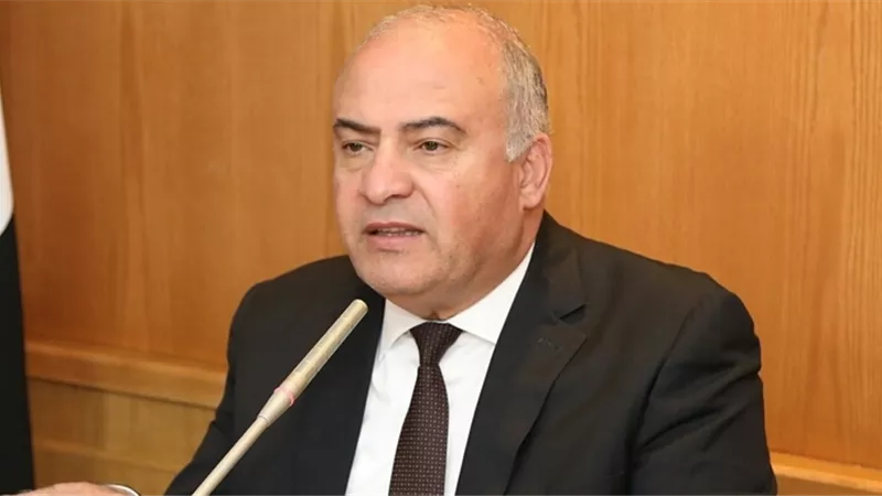 إيقاف رئيس قرية هو بنجع حمادى لتهاونه فى إزالة التعديات علي الأراضى الزراعية