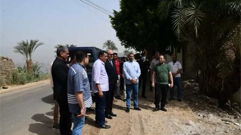 محافظ قنا يقود حملة لإزالة التعديات على الأراضى الزراعية بنجع حمادى