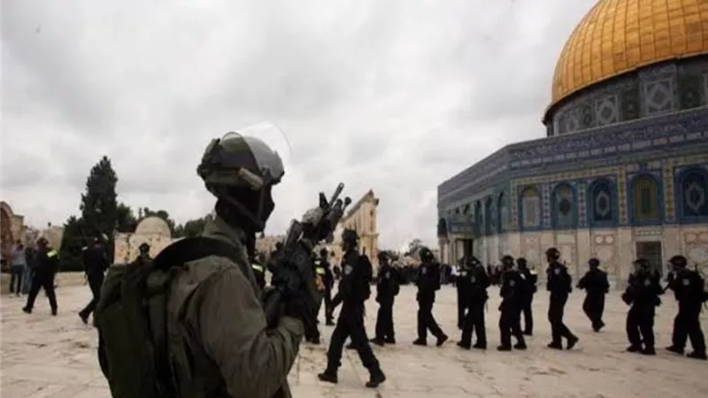 مستوطنون يقتحمون المسجد الأقصى وسط حراسة مشددة من قوات الاحتلال