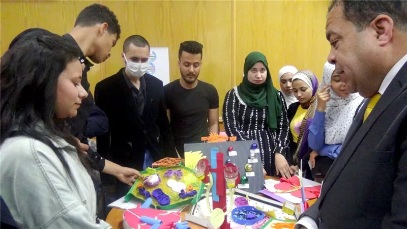 تربية المنيا تقيم معرضا للاعمال الفنية للطلاب الموهوبين