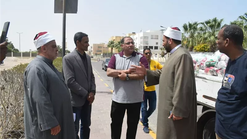 توزيع 1107 شنطة رمضانية علي الأسر الأولي بالرعاية بمدينة الغردقة