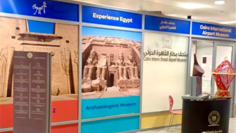 لوحات دعائية للترويج لمتحف مطار القاهرة