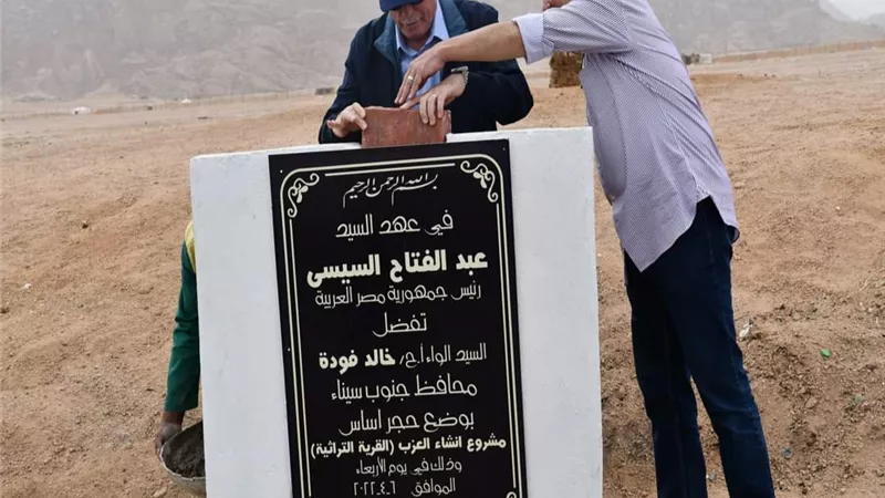 فودة يضع حجر أساس مسجد الهجن وقرية التراث والعزب 