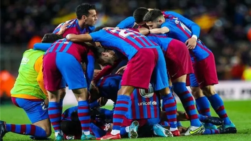 مدافع برشلونة يغيب عن مواجهة ليفانتى