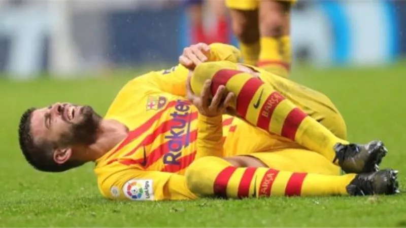 برشلونة يكشف حجم إصابة بيكيه عقب خروجه أمام فرانكفورت