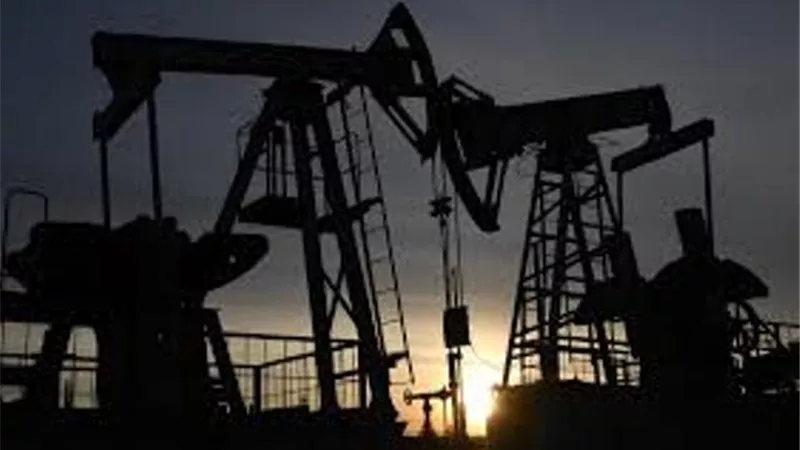النفط يهبط وسط شكوك بفرض عقوبات على النفط الروسي